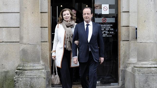 François Hollande y su pareja, Valérie Trierweiler, afrontan un nuevo e inquietante problema: la gordura