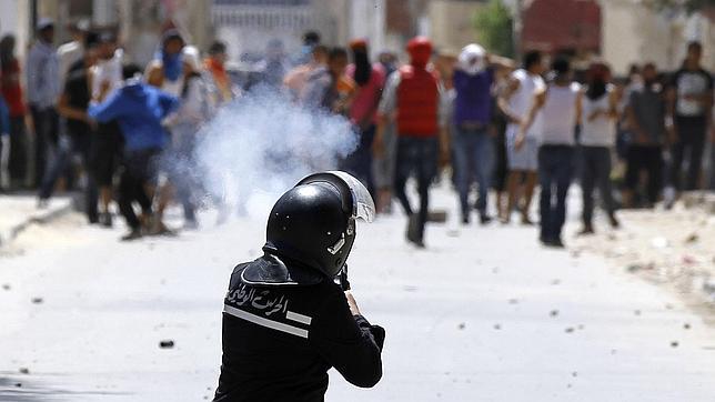 Muere un manifestante salafista en los enfrentamientos con la policía en Túnez