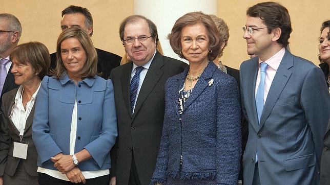 La Reina Sofía preside el I Simposio sobre el Alzhéimer en Salamanca