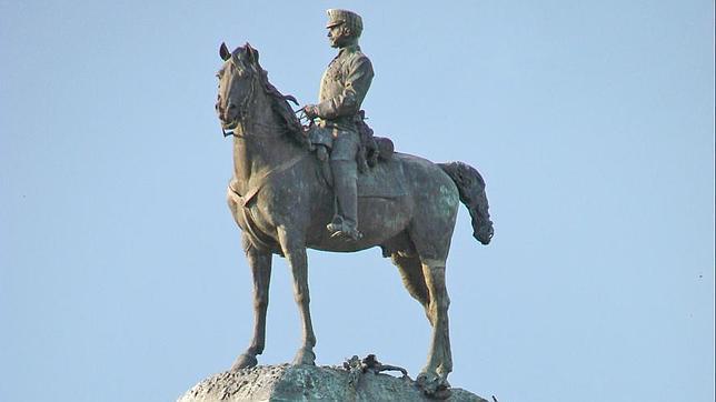 Mariano Benlliure fue el encargado de realizar la estatua ecuestre de Alfonso XII