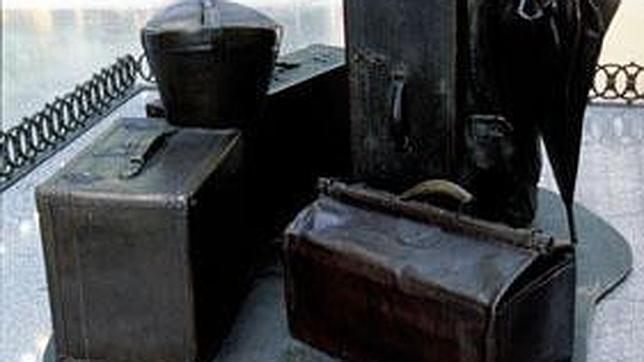 Resulta muy raro encontrar el Monumento al Viajero sin gente sentada a su alrededor