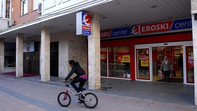 Eroski bajará precios a partir de junio para sortear la caída del consumo