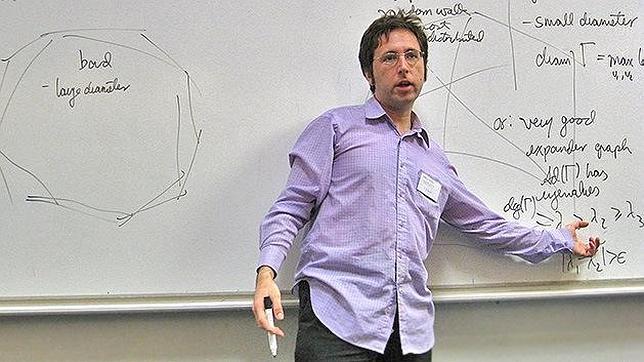 Un matemático peruano resuelve un problema de hace casi tres siglos