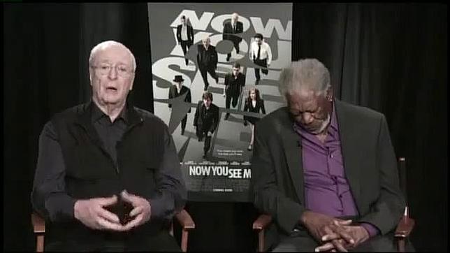 Morgan Freeman se queda dormido durante una entrevista en directo