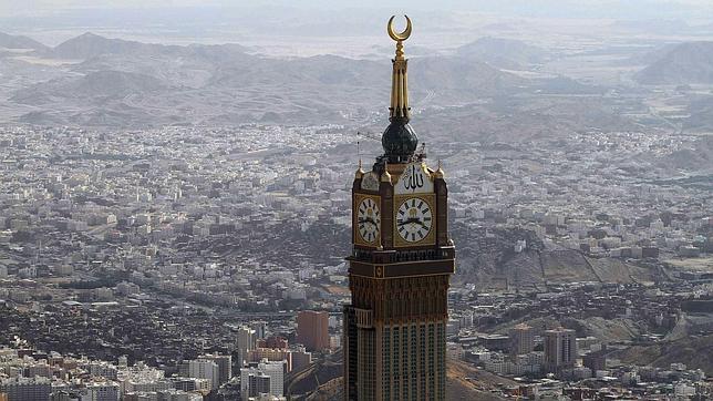 El reloj de la Gran Mezquita de la ciudad santa de La Meca