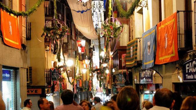 Pasear por el recorrido la noche antes, es un momento mágico para los toledanos