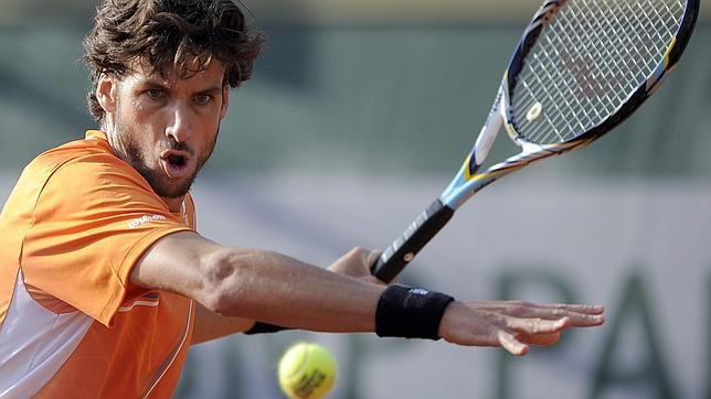 Feliciano López avanza ronda tras dos días de lucha