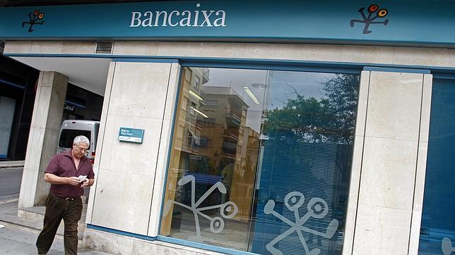 El policía que apuñaló a un exdirector de Bankia invirtió 300.000 euros en preferentes