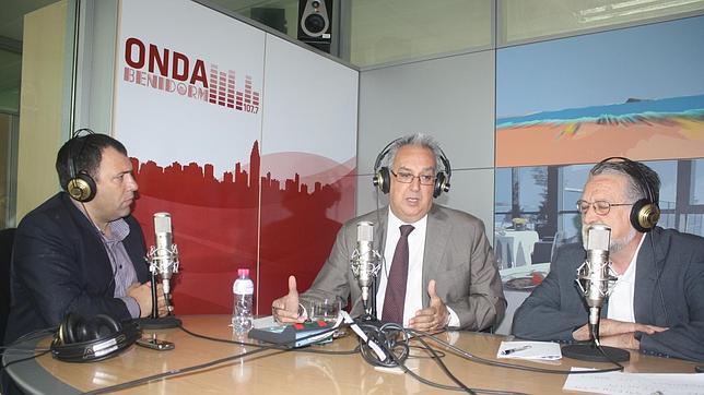 El alcalde de Benidorm se monta su «Aló presidente» en la radio municipal