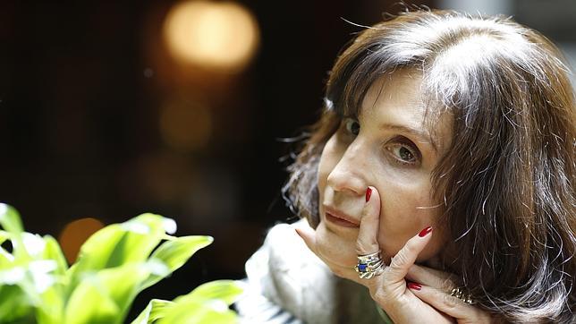 «Este es un libro de autoayuda para sobrevivir a una o a varias muertes»