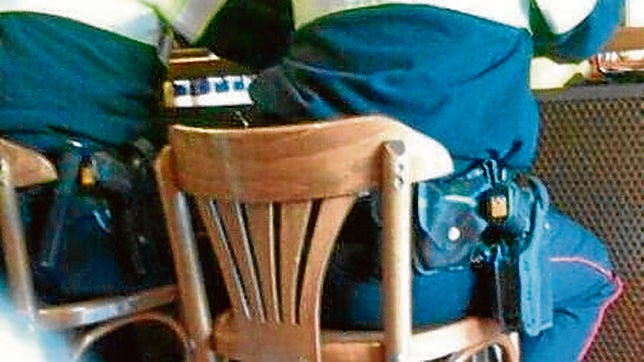 Interior pide explicaciones por las «esteladas» en las armas de los Mossos