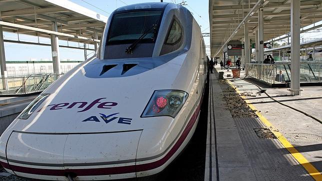 Renfe redujo por vez primera su deuda en 2012