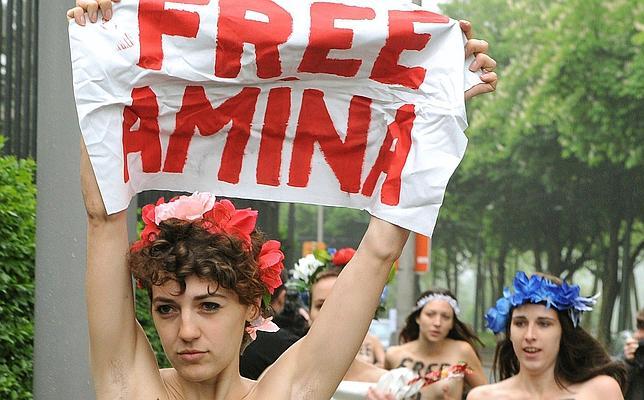 La Justicia de Túnez aplaza su decisión sobre Amina Tyler, que seguirá en prisión