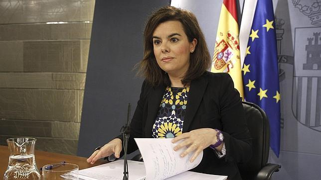 Sáenz de Santamaría anuncia una reforma fiscal «completa e integral»
