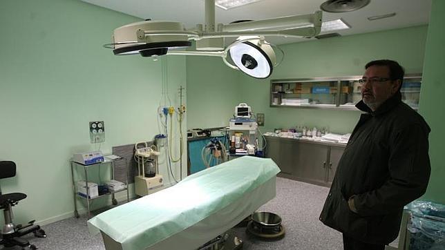 El cirujano Máximo García Padrós lleva desde 1966 en la enfermería de la plaza