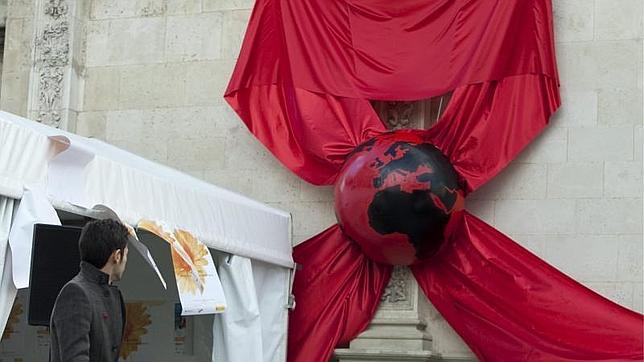 Uno de cada tres seropositivos replica el virus del sida pese a medicarse