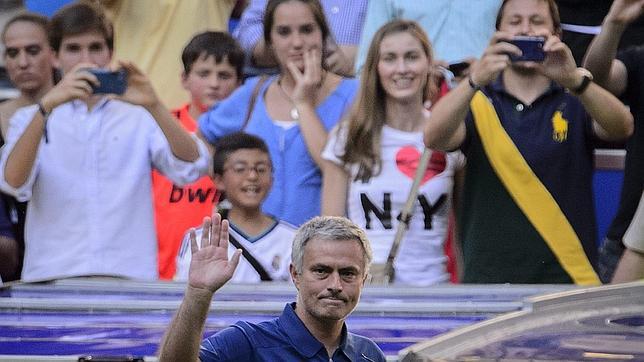 Mourinho consigue que el Bernabéu cante a favor y en contra durante 90 minutos