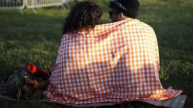 La manta-bolso lo mismo valía para sentarse que para taparse del frío