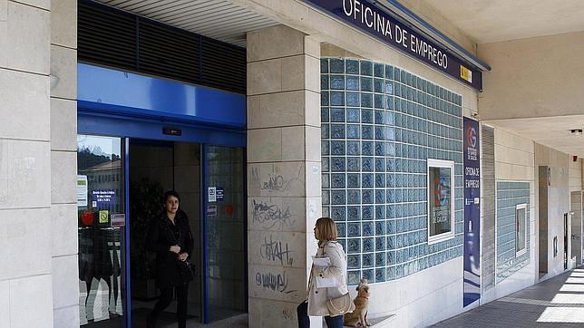 Mayo recibe a 6.573 personas menos en las listas del paro en las cuatro provincias