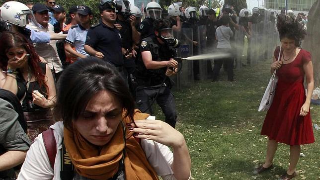 El «número dos» de Erdogan ve «justas» las protestas y pide perdón a los afectados