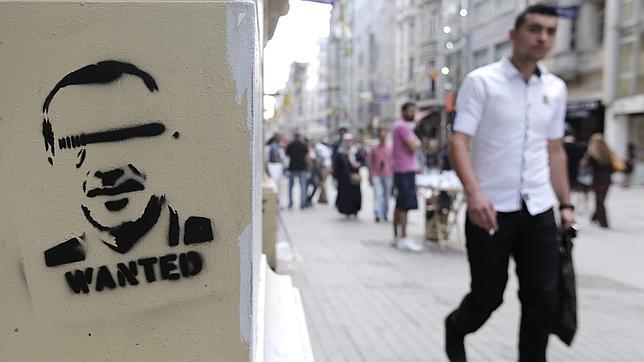 Las fuertes medidas restrictivas del primer ministro turco desencadenaron la ira de los estudiantes laicos