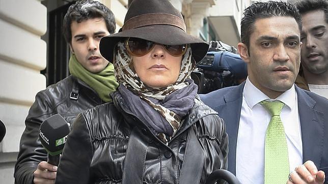 Una testigo admite que recibió 1.500 dólares por figurar en la venta ficticia de cuadros de Bárcenas