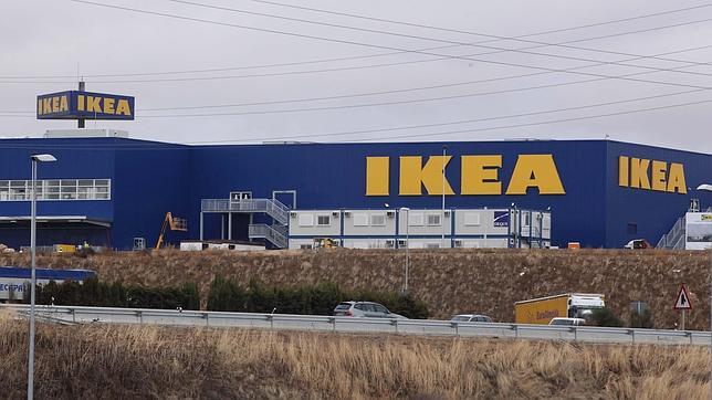 El fundador de Ikea cede las riendas de la empresa a su hijo menor