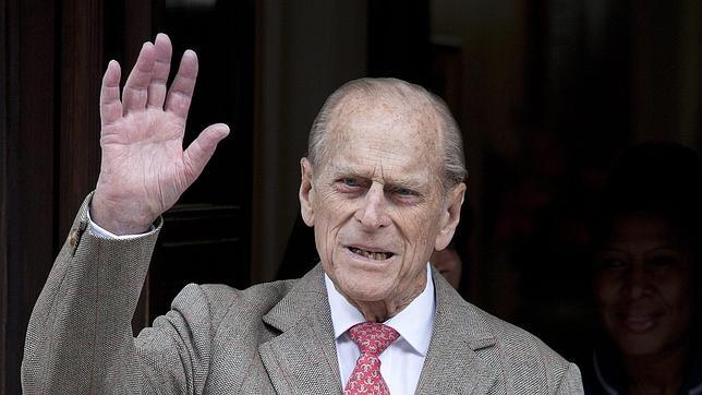 El duque de Edimburgo será operado este viernes