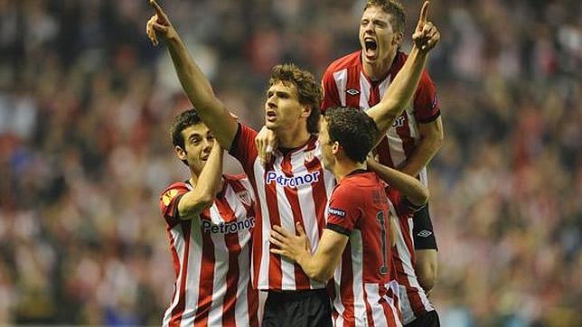 Llorente celebra el gol del pase a la final frente al Sporting de Lisboa