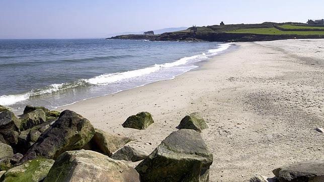 Un arenal en medio de la naturaleza