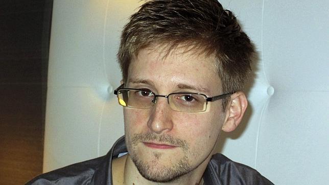 El Kremlin estudiaría una solicitud de asilo del estadounidense Snowden