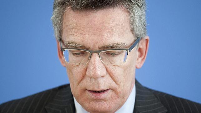 El ministro de Defensa alemán se niega a dimitir por el caso de los «drones»