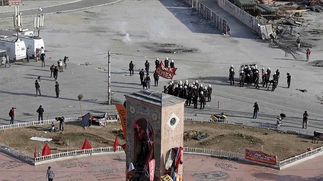 Dos heridos en el asalto de la policía turca a la plaza Taksim