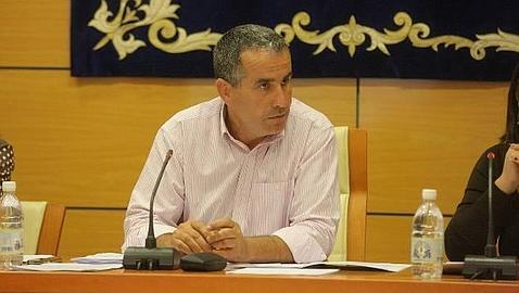 Renace la polémica por los sondeos al acudir el presidente de Fuerteventura a un acto de una petrolera