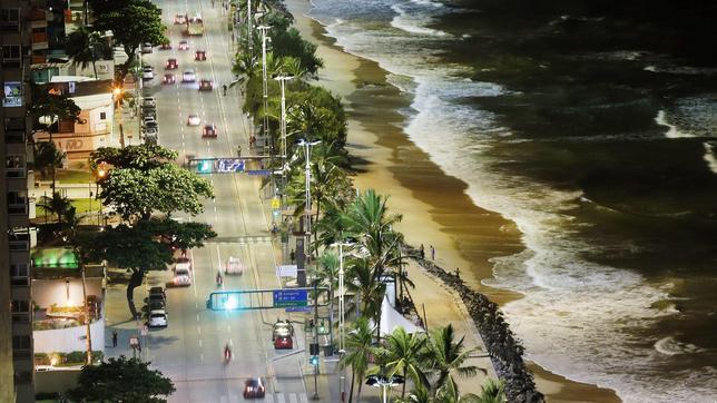 Entre el diluvio y los tiburones: España inicia la aventura brasileña