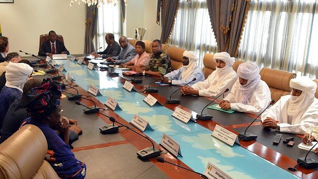 París y Uagadugú, optimistas ante un posible acuerdo entre Bamako y los tuareg