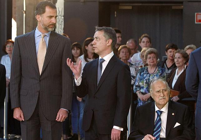 El Príncipe expresa a Azkuna su «orgullo» como «mejor alcalde del mundo»