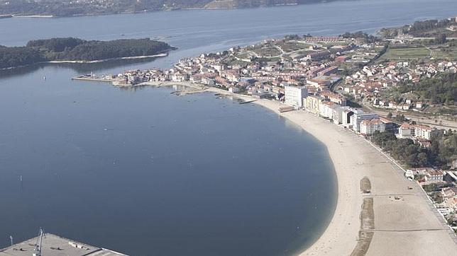Un paseo marítimo que une el centro urbano con la villa de Carril