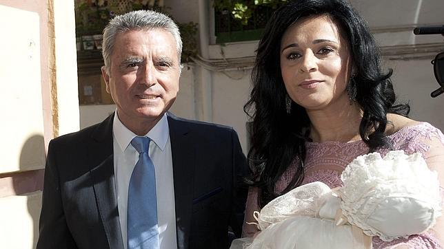 Pocos rostros conocidos en el bautizo del hijo de Ortega Cano