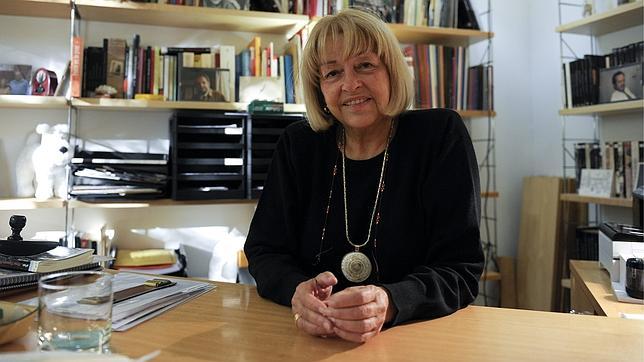 Beatriz de Moura: «Las obras de E. L. James son como las de Corín Tellado, pero con sexo»