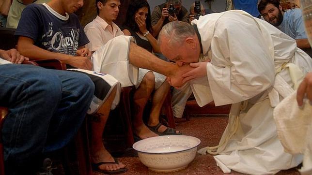Jorge Bergoglio durante la celebración del Jueves Santo en Buenos Aires antes de ser elegido Papa
