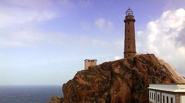 Ruta por los bellos y peligrosos acantilados de la Costa de la Muerte