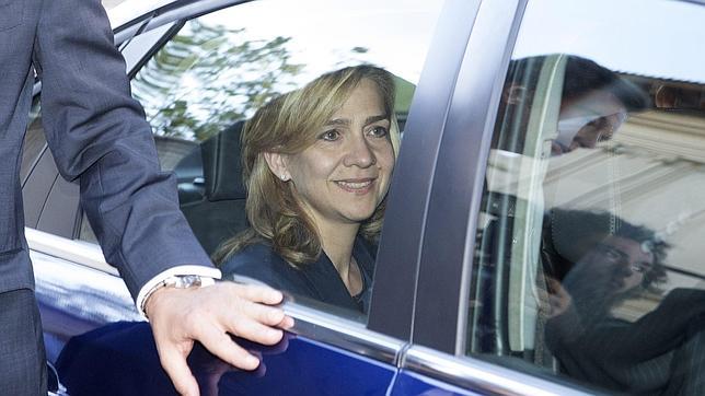 Las Infantas, en el funeral del padre de García Revenga