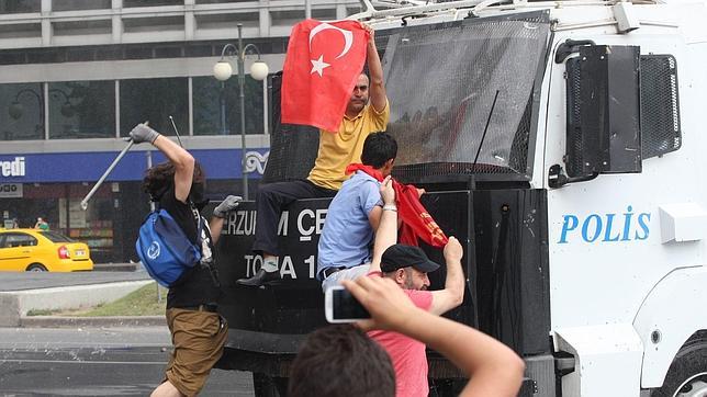 Turquía vive una jornada de huelgas, tras una noche con más de 500 detenidos