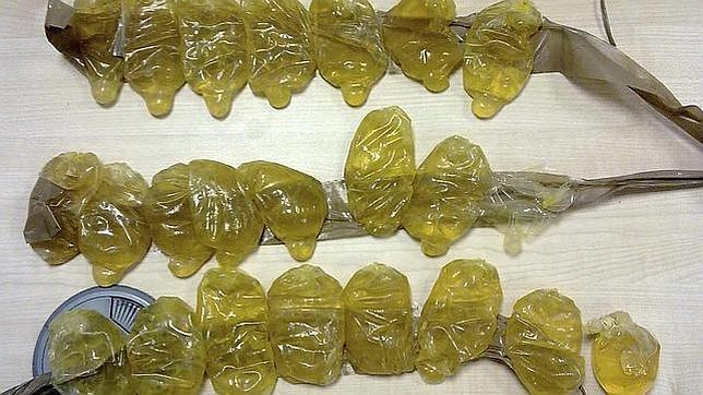 La Guardia Civil intervino un kilo y medio de cocaína líquida en 42 preservativos