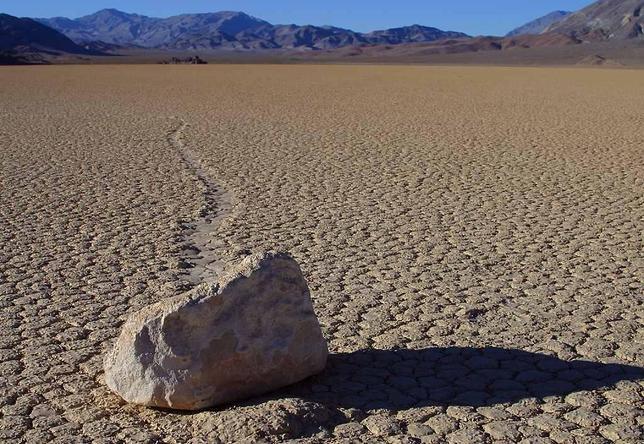 ¿Cómo se mueven solas las piedras reptantes del Valle de la Muerte?