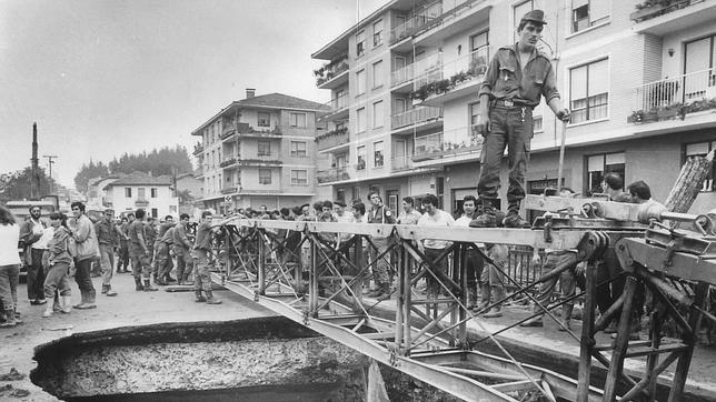 El PNV olvida el esfuerzo del Ejército en las inundaciones de Bilbao en 1983