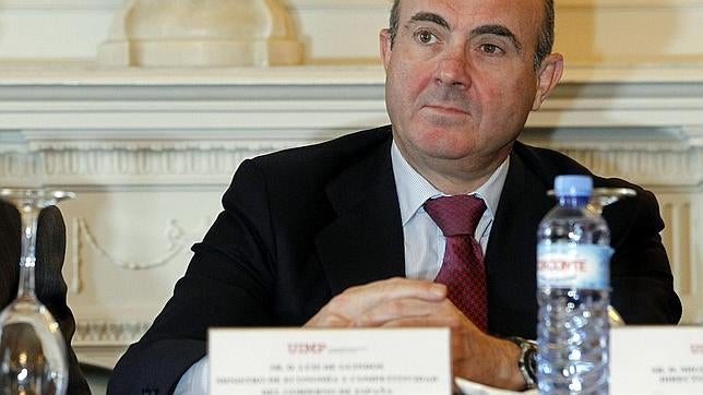 De Guindos limita a 2.000 millones las necesidades adicionales de capital de la banca