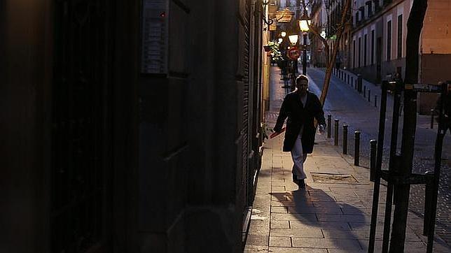 Los delincuentes que utilizan la técnica del estrangulamiento prefieren actuar de noche