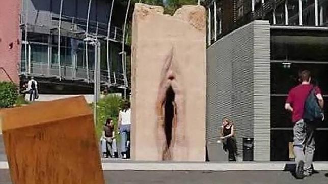 La veintena de estatuas más absurdas del mundo